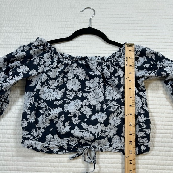 Lauren Conrad Navy and White Puff Sleeve Crop Blouse. Romantic. - Picture 6 of 8
